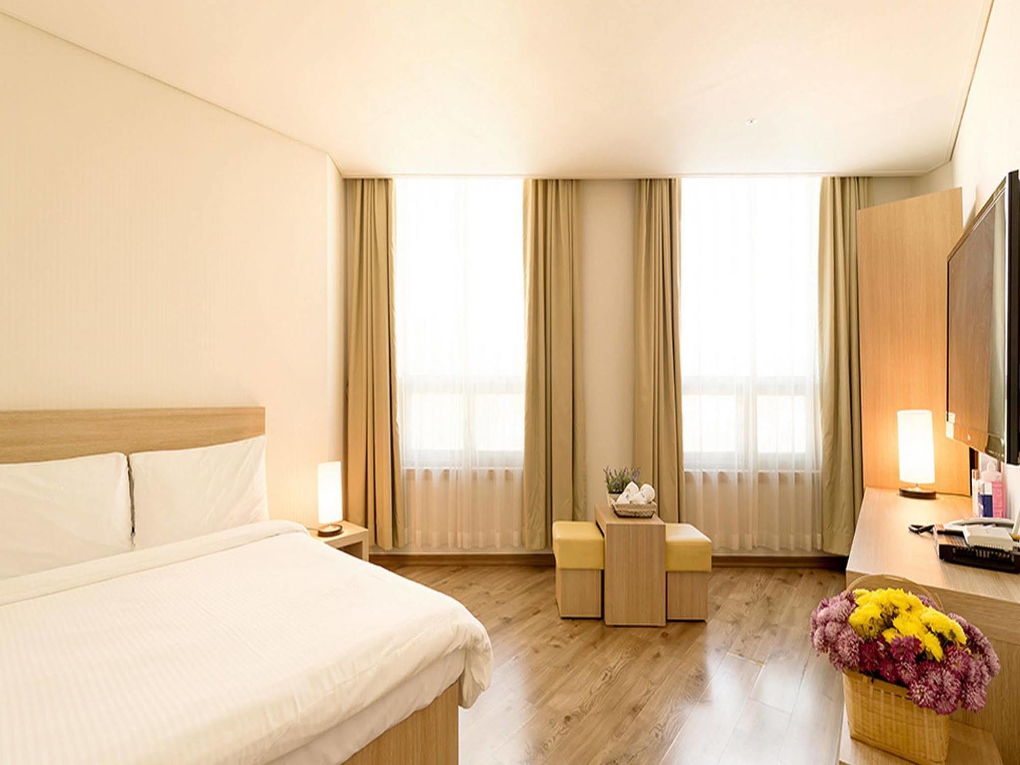 Elena Business Hotel Yeosu Exterior foto